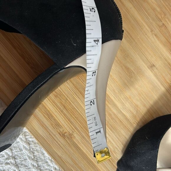 Nine West Twist Peep Toe Pump EUC - Picture 9 of 9